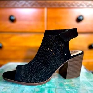 Vince Camuto Keannie Black Nubuck Chunky Heel NWOT